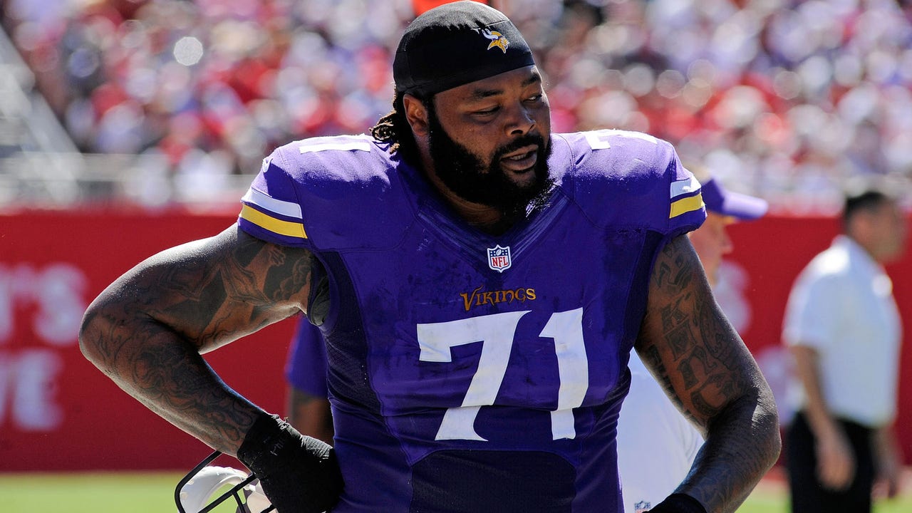 Vikings' Loadholt done for season with Achilles tear, rookie Clemmings to play RT